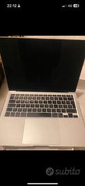 computer Macbook Air 13 con chip Apple M1 256 GBM
