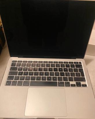 computer Macbook Air 13 con chip Apple M1 256 GBM