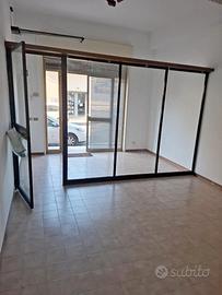 Cod.AB42 Bottega Mq.30