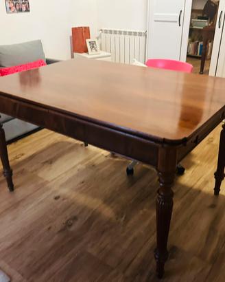 Tavolo in noce fine 800