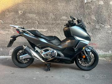 Honda Forza 750