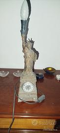 Orologio da tavolo con lampada a forma di Statua d