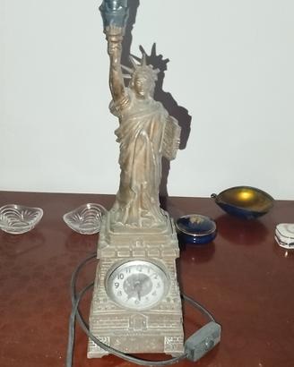 Orologio da tavolo con lampada a forma di Statua d