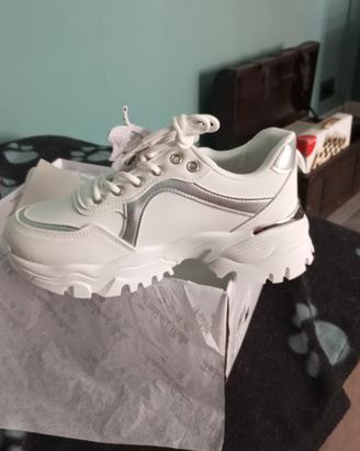 SCARPE SPORTIVE TG 38 