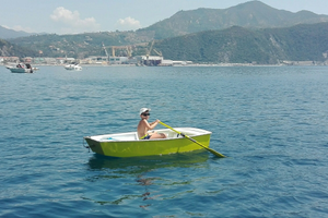 Barca a remi e vela tender optimist da crociera