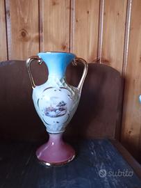 vaso di porcellana con dorato 
