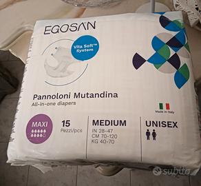 Pannoloni sanitari per anziani e scarpe