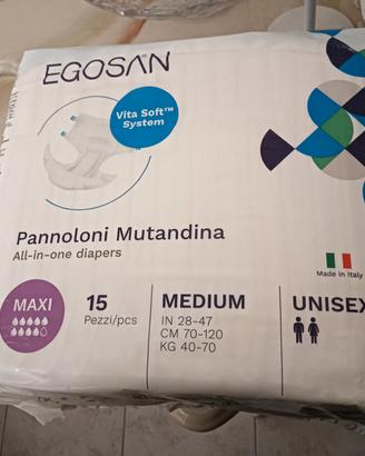 Pannoloni sanitari per anziani e scarpe