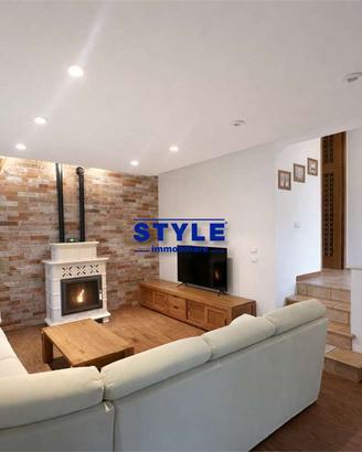 CASA SINGOLA DALLE GENEROSE METRATURE IN CENTRO PA