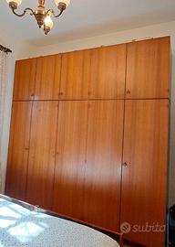 Armadio in legno a 5 ante