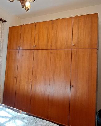Armadio in legno a 5 ante