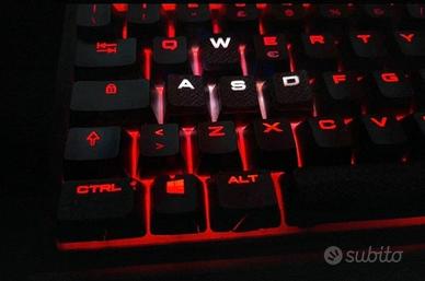 Corsair Strafe RGB mechanical gaming keyboard cher