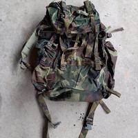 Zaino militare verde e mimetico