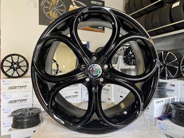 Cerchi Alfa Romeo raggio 18 NUOVI cod.28924