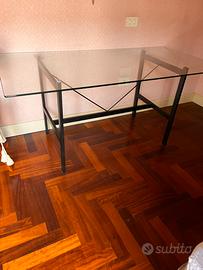 Tavoli cristallo temperato base metallo