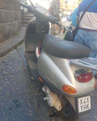 Vespa et4 125