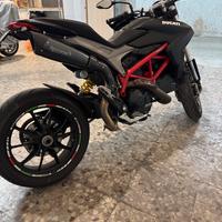 Hypermotard 821