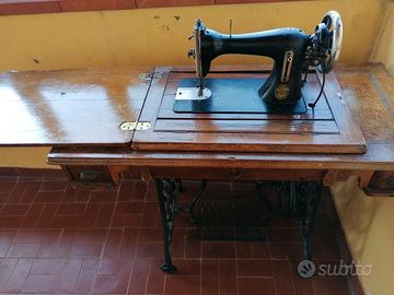 Macchina da cucire antica