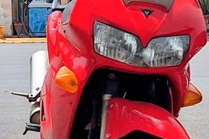 Vfr 800 del 99 rossa e accessoriata .