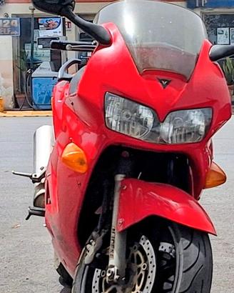 Vfr 800 del 99 rossa e accessoriata .