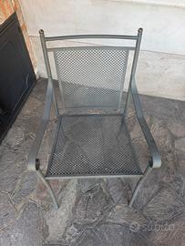 Tavolo con sedie in ferro battuto da esterno