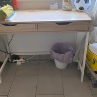 Scrivania Ikea 2 cassetti