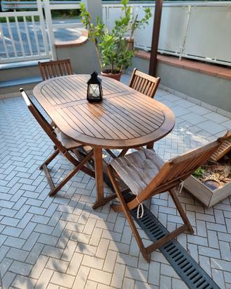 set tavolo in legno e 4 sedie