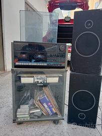 Stereo audiocassette e giradischi con casse