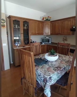 Cucina angolare in legno di rovere