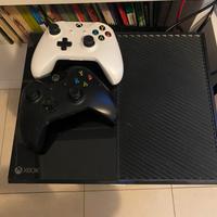 Xbox one con due joystick e giochi