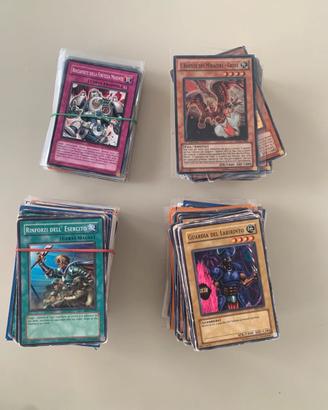368 carte Yu-Gi-Oh! + 2 collezionatori