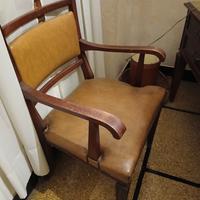 poltroncina in legno e pelle