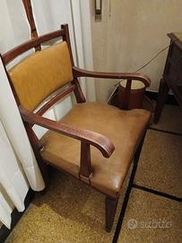 poltroncina in legno e pelle