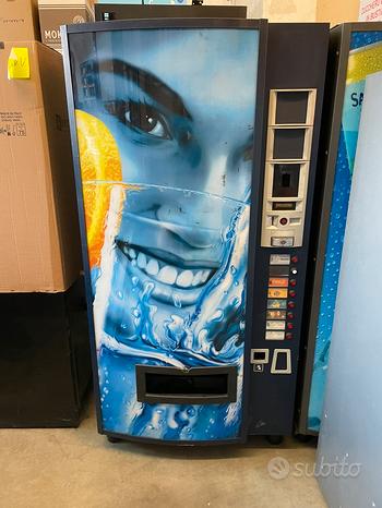 Distributore automatico bevande