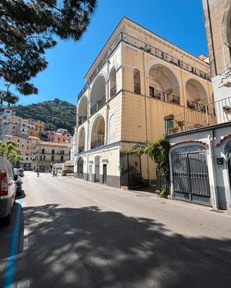 Il Fascino di Minori dall'Alto - Tra Mare e Storia