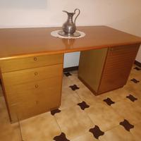 scrivania in legno