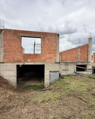 Due Villette Bifamiliare in Costruzione