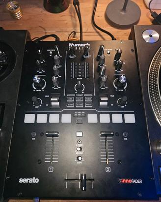 Mixer DJ Numark Scratch, praticamente nuovo.