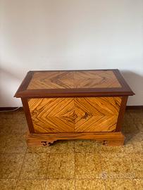 Cassapanca in legno di ulivo
