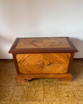 Cassapanca in legno di ulivo