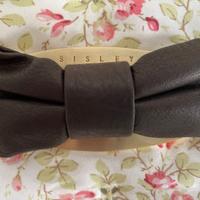 Cintura in pelle marrone con fiocco Sisley