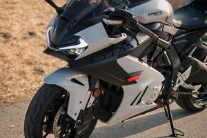 Cf moto 675 sr-r