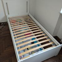 Letto con cassetti IKEA a una piazza