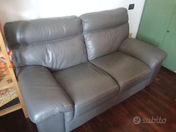 Divano in pelle due posti