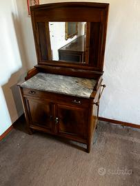 Antico mobile da camerain  legno massiccioe marmo