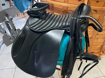 Sella da trekking nuova con accessori