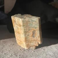 Acquamarina grezza del peso di 199