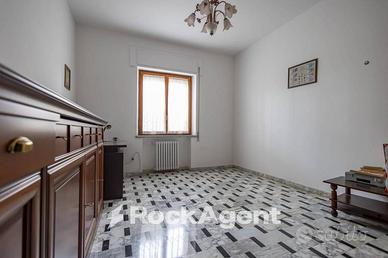 TRILOCALE CON ASCENSORE