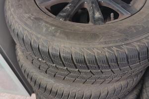 Gomme invernali e cerchi 215-70-16