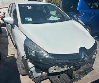 RENAULT CLIO per ricambi usati